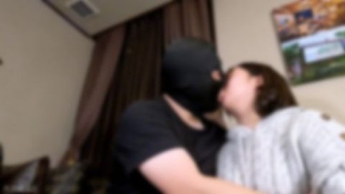 FC2-PPV-4857680: 素人エリカ18歳の初撮り、中年男性に中出し無修正